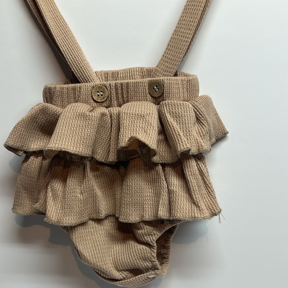 Kids Beige Ruffled Suspender Bloomers - Picture 4 of 4